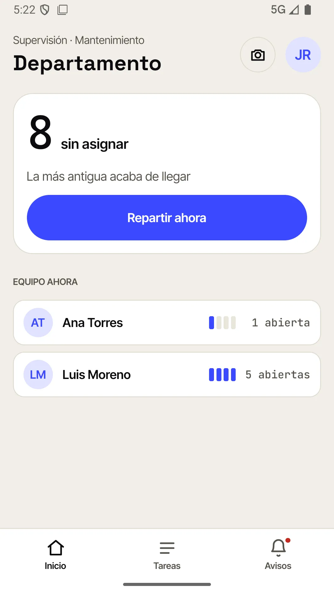 Inicio del jefe de mantenimiento: «8 sin asignar», el botón «Repartir ahora» y el equipo con su carga